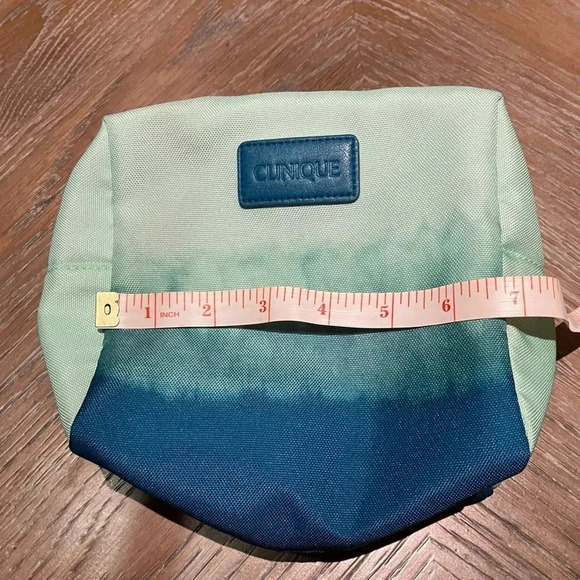 Clinique Ombré Green Polyester Cosmetics Makeup Bag - Picture 2 of 8